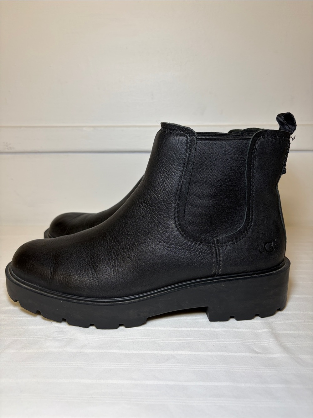 UGG Markstrum Black Leather Pull On Chunky Sole Chelsea Boots women’s size 10